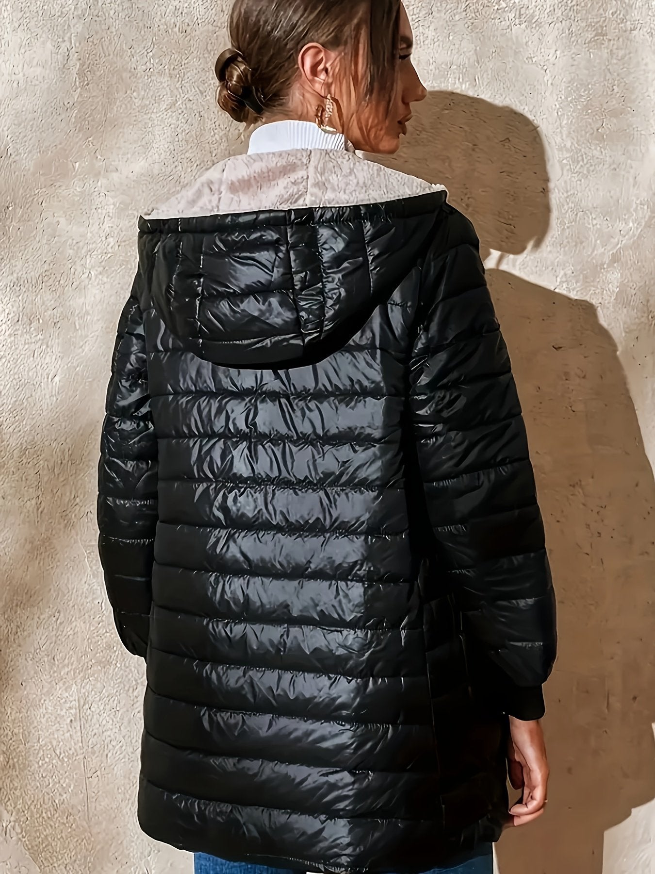 Hood detail on the women's slim fit padded winter coat