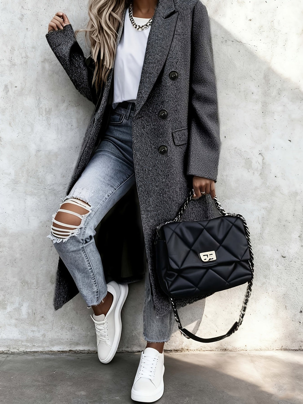 Close-up of the suit collar on the women's over-the-knee trench coat