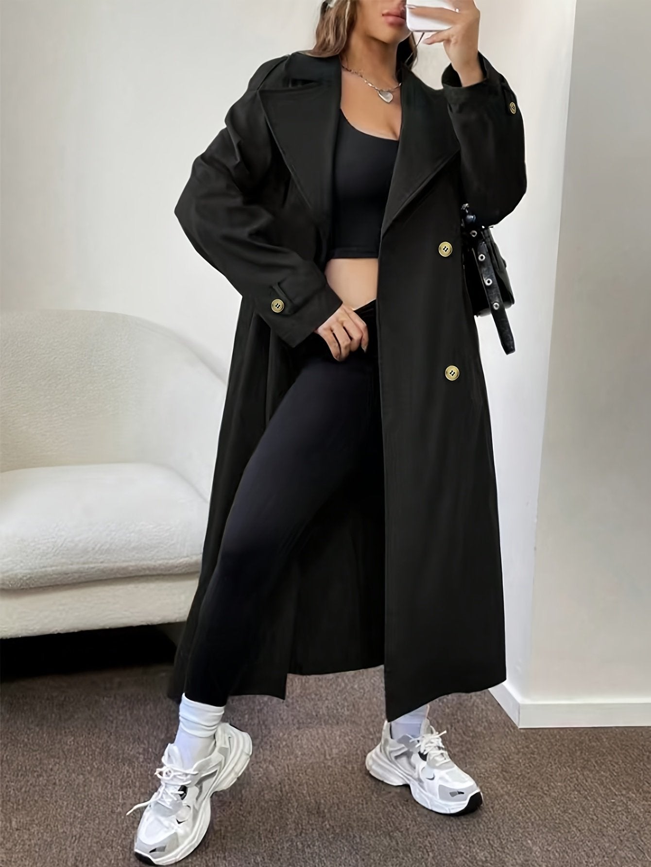 Detail of the polyester lining inside the women's knee-length trench coat
