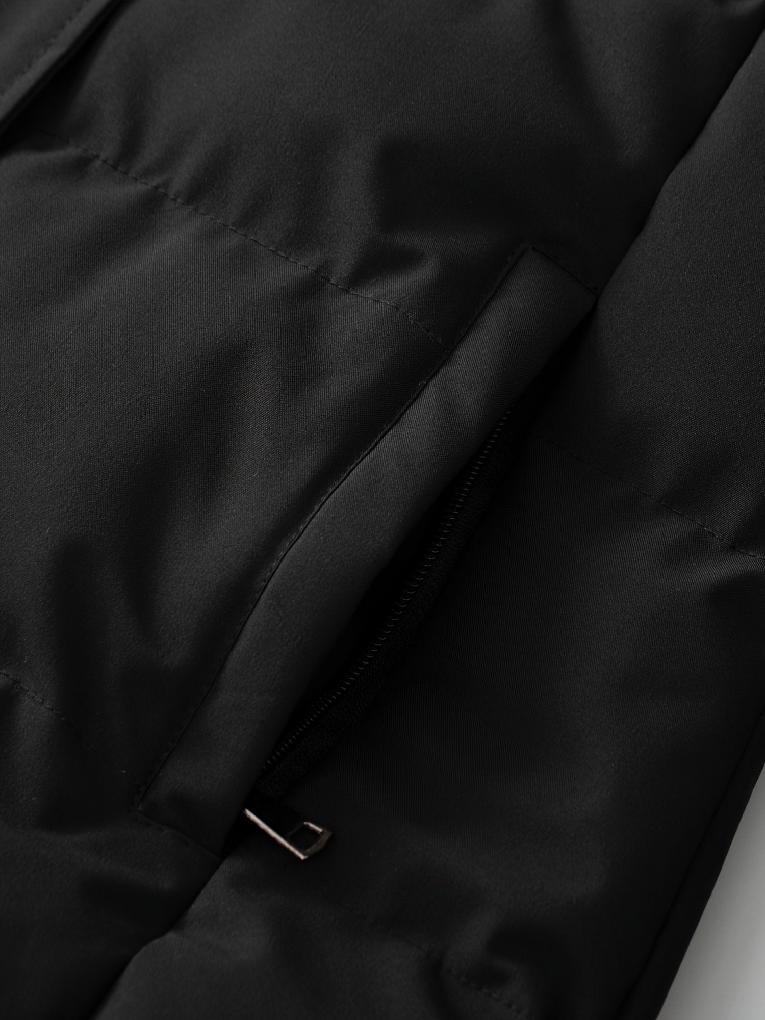 Close-up of the removable hood on the women's quilted parka