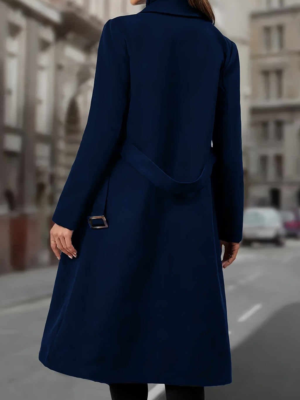 Back view of the women's double-breasted trench coat in black woven polyester